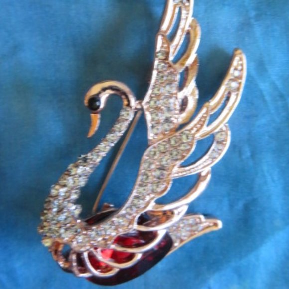 nwt Graceful SWAN Brooch Crystals & Faux Red Stone 2" (K308) - Picture 2 of 5